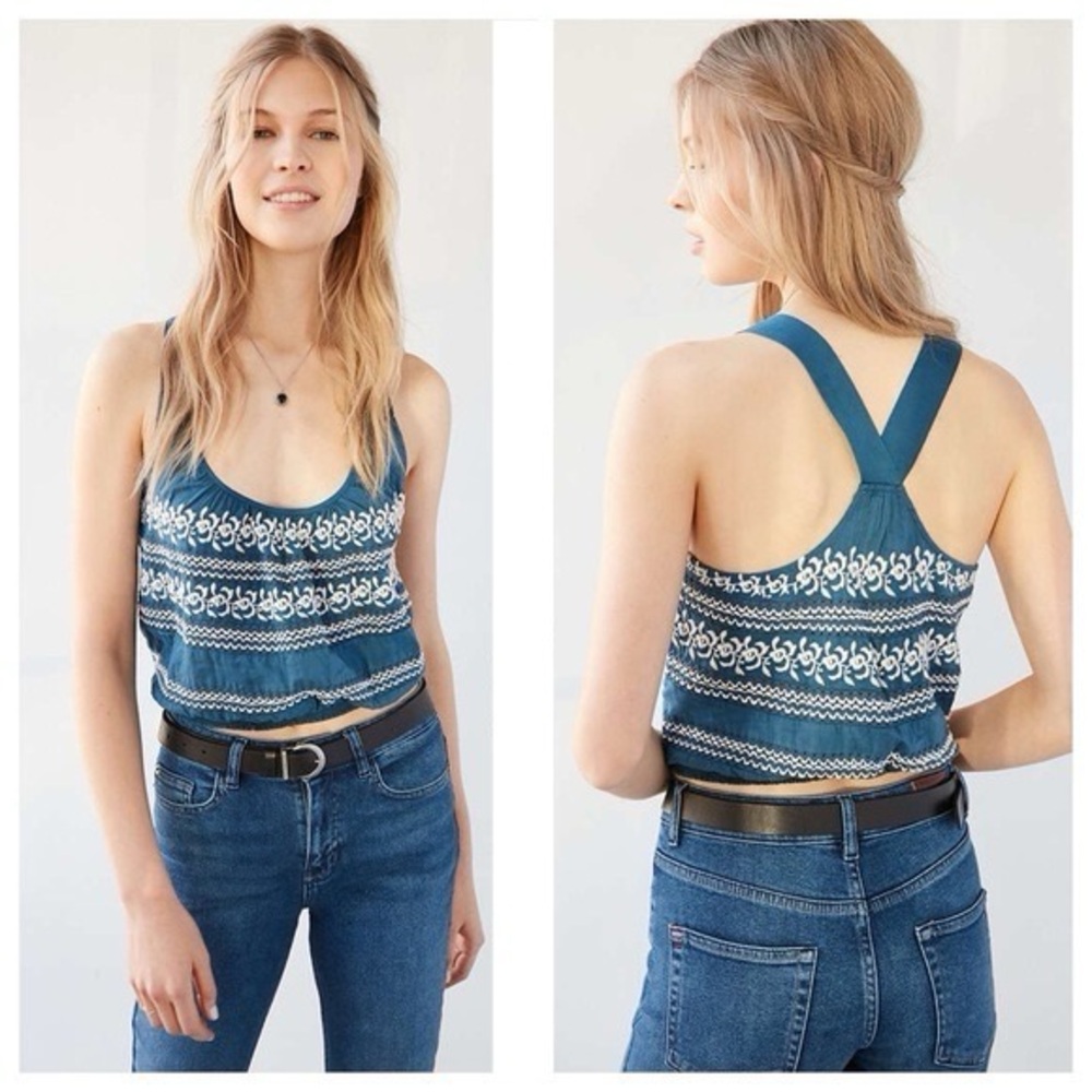Feminine cropped tank top